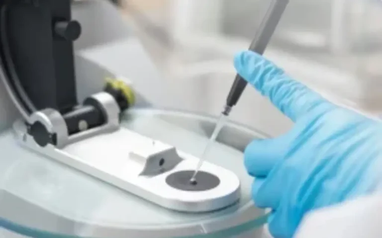 Fluorometer : Principles, Types, Applications, and Advances in Fluorescence Measurement