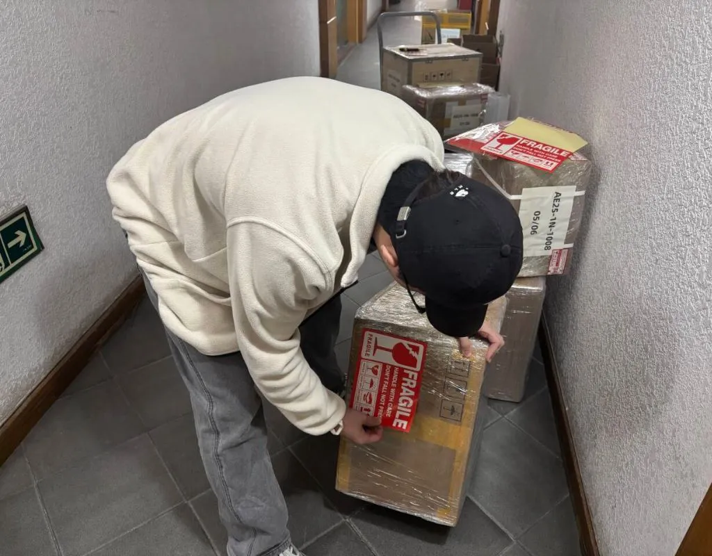 Carefully package goods (4)