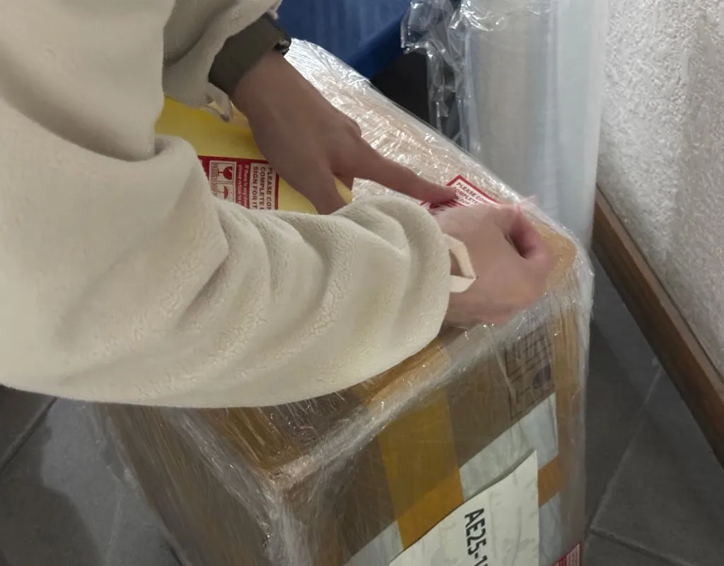 Carefully package goods (5)