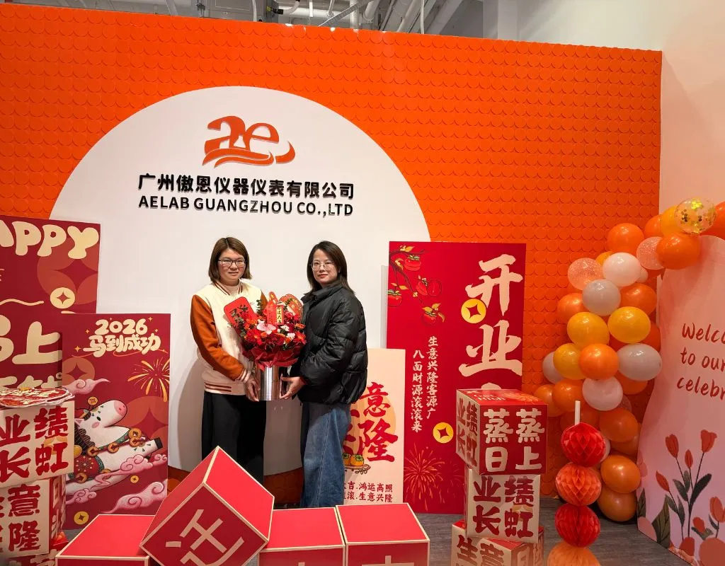 Customer photo taking as a souvenir (2)