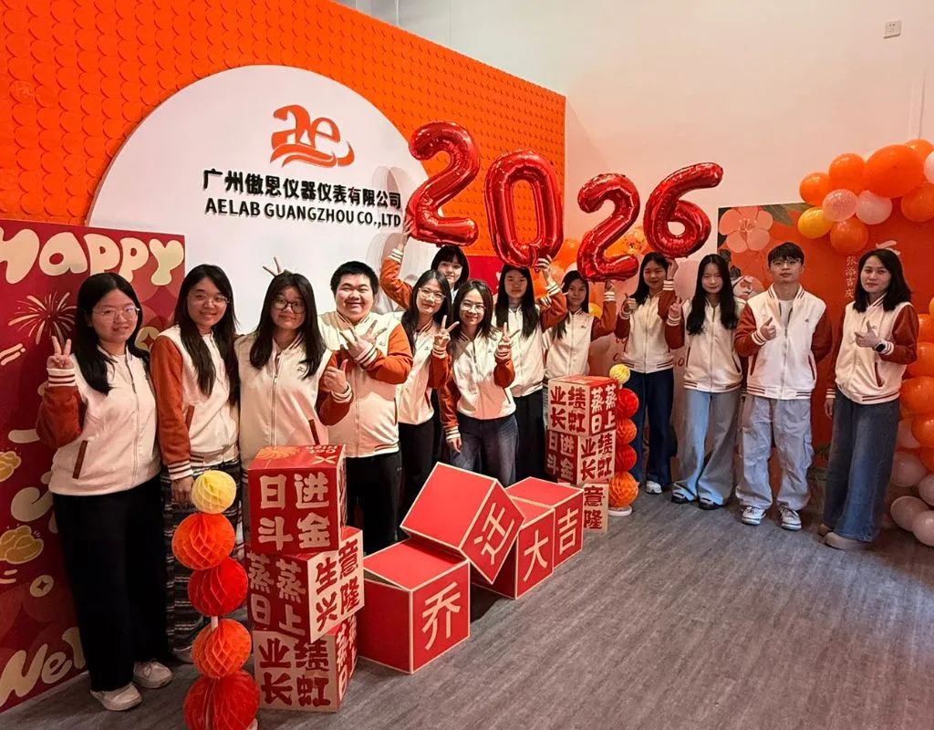 Everyone took a group photo as a souvenir